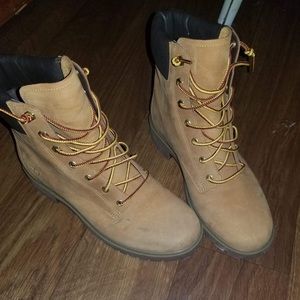 Timberland Shoes - Timberland - Women’s 8.5 - only worn twice! Timberland Shoes - Timberland - Women’s 8.5 - only worn twice!